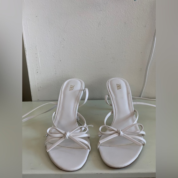 Zara Elegant White Bow Wrap Around Sandals    Size-8 - Picture 2 of 6